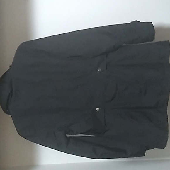 Black women's coat. - Picture 3 of 4